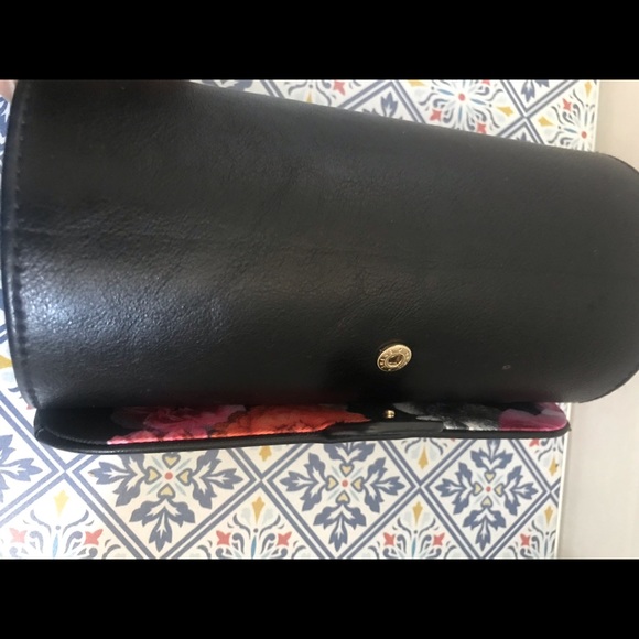 Jewelry case - Picture 2 of 7